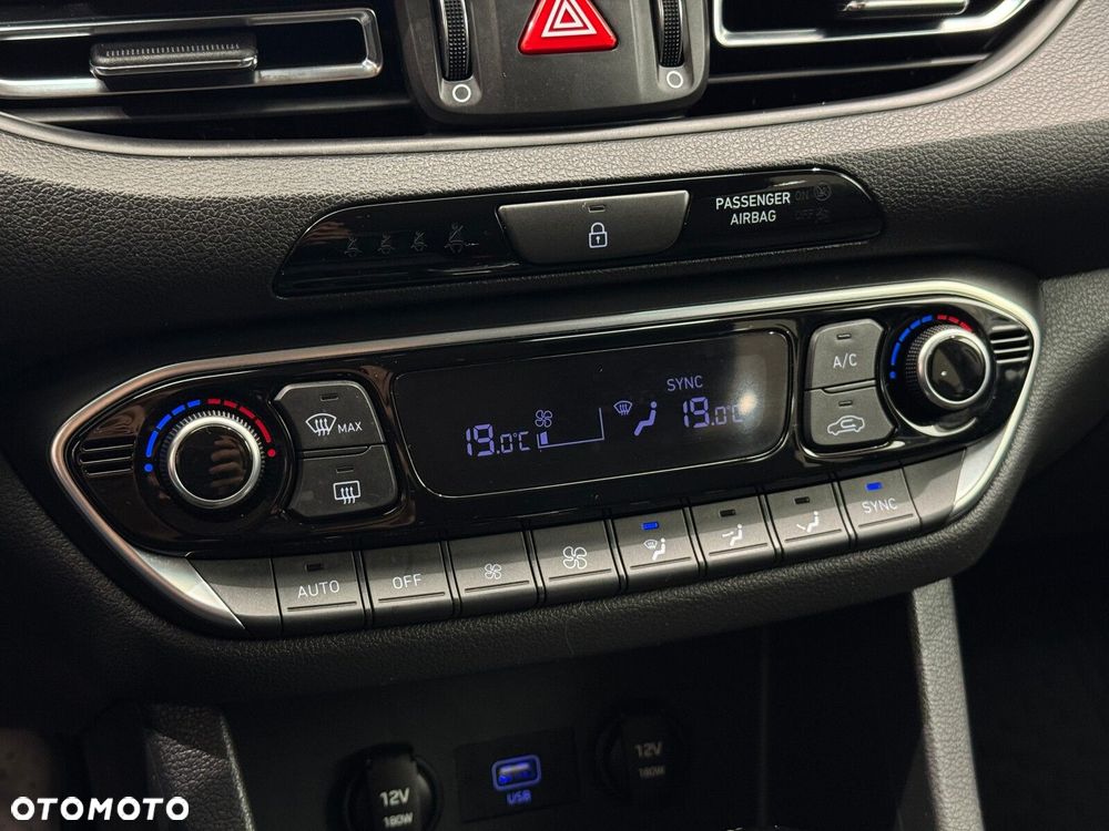 Hyundai i30 1.6 D Comfort DCT - 24