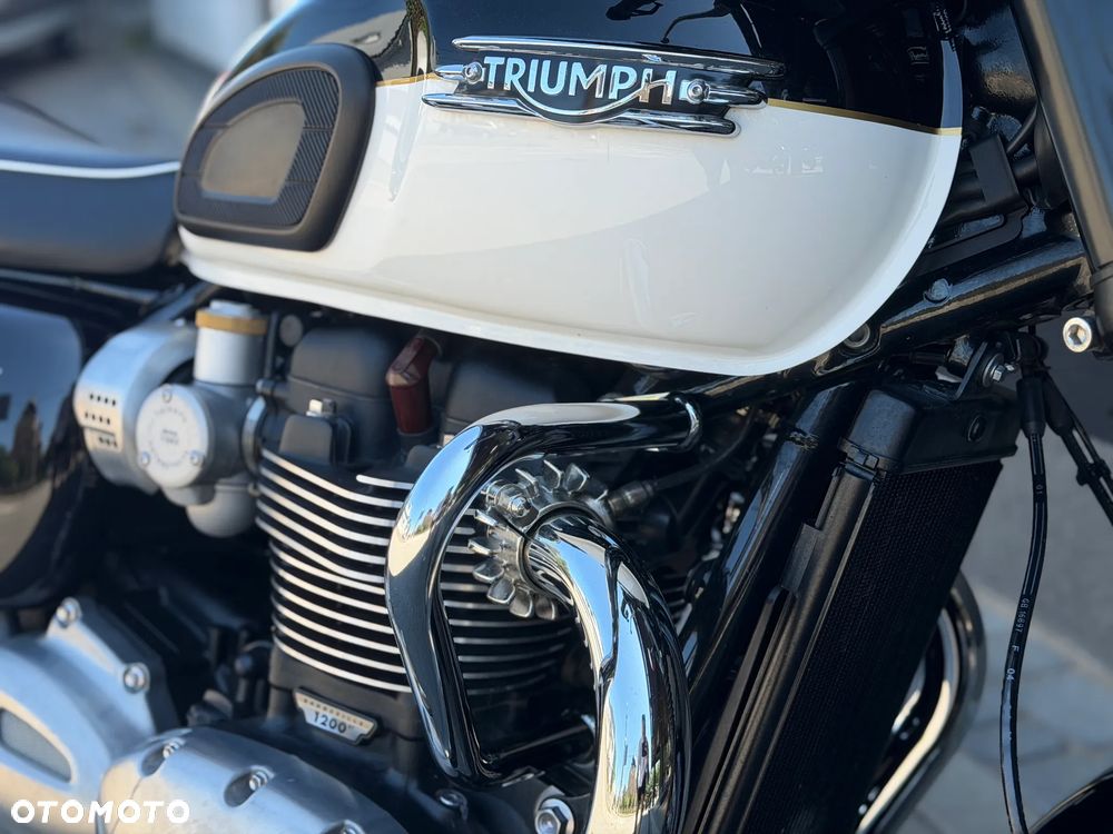 Triumph Bonneville - 11