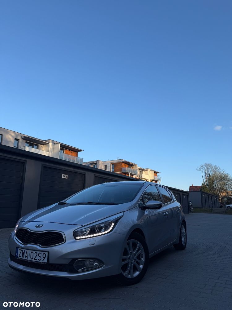 Kia Ceed 1.6 CRDi 128 Dream Team Edition - 1
