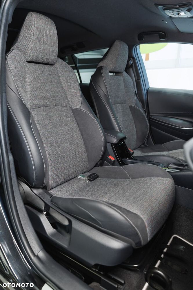 Toyota Corolla 1.8 Hybrid Style - 18