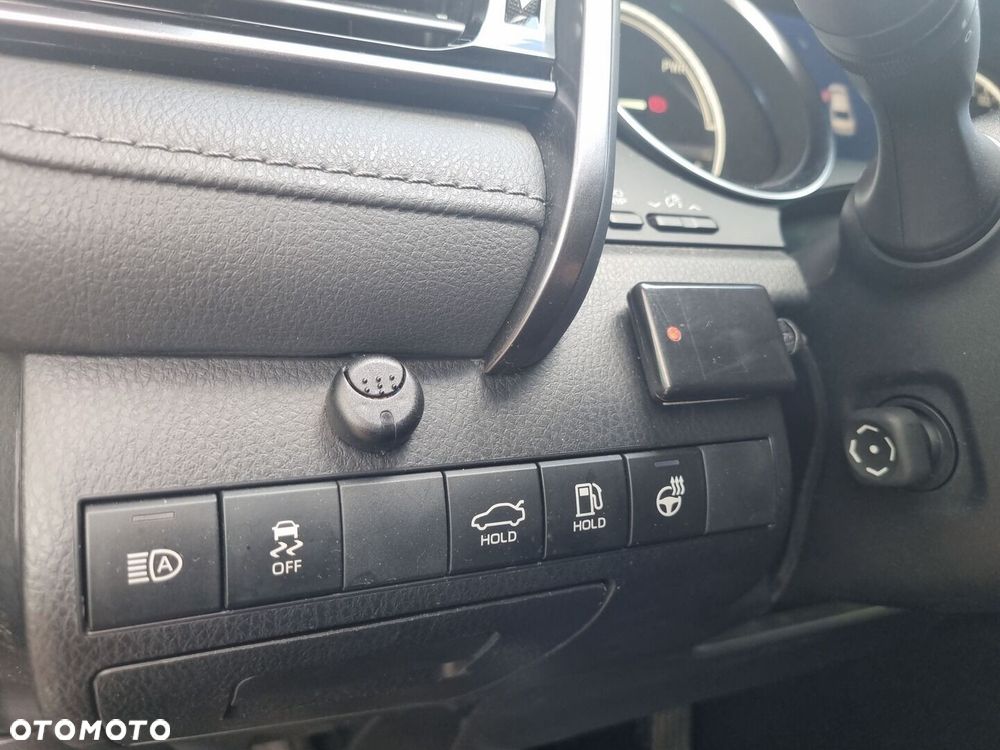 Toyota Camry 2.5 Hybrid Executive CVT - 20
