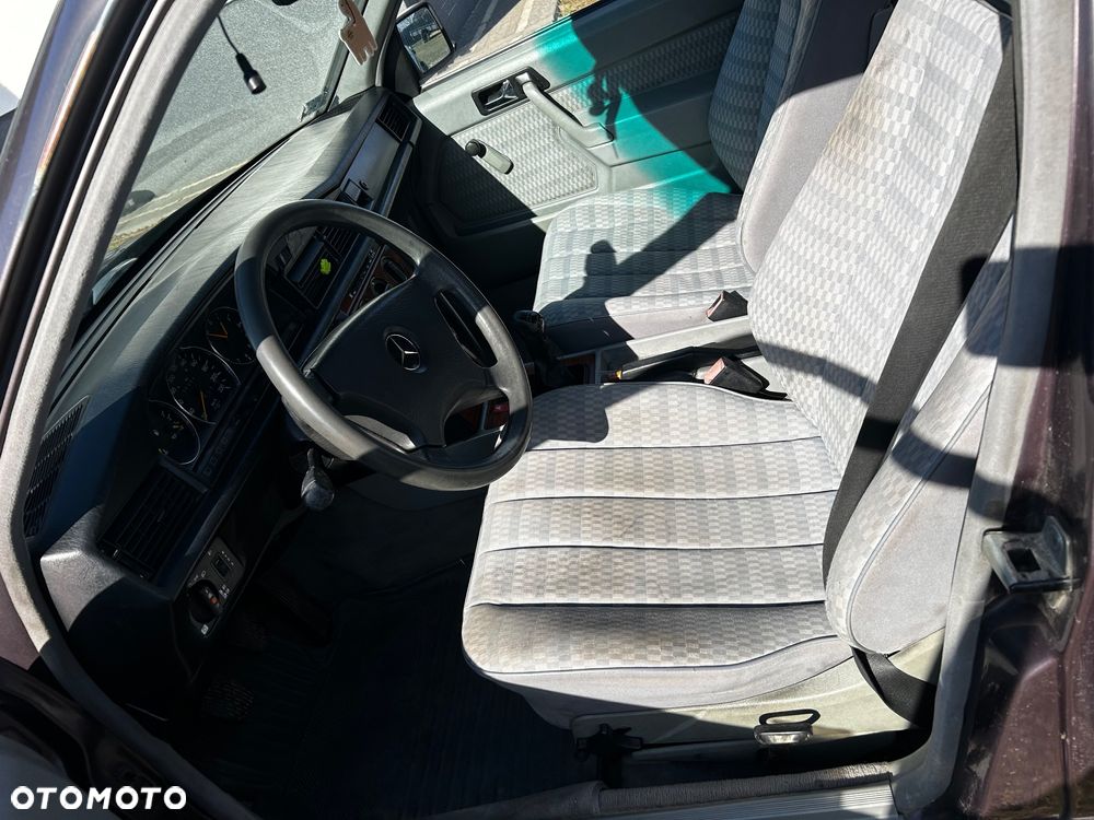 Mercedes-Benz W201 (190) - 10