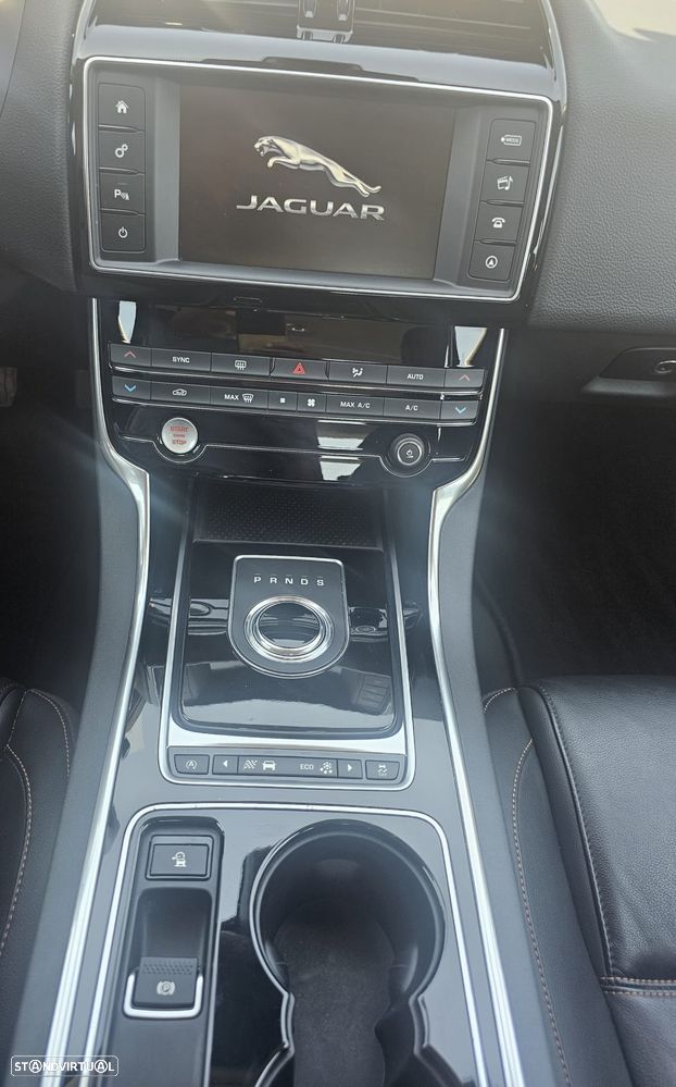 Jaguar XE 2.0 D Prestige AWD Aut. - 15
