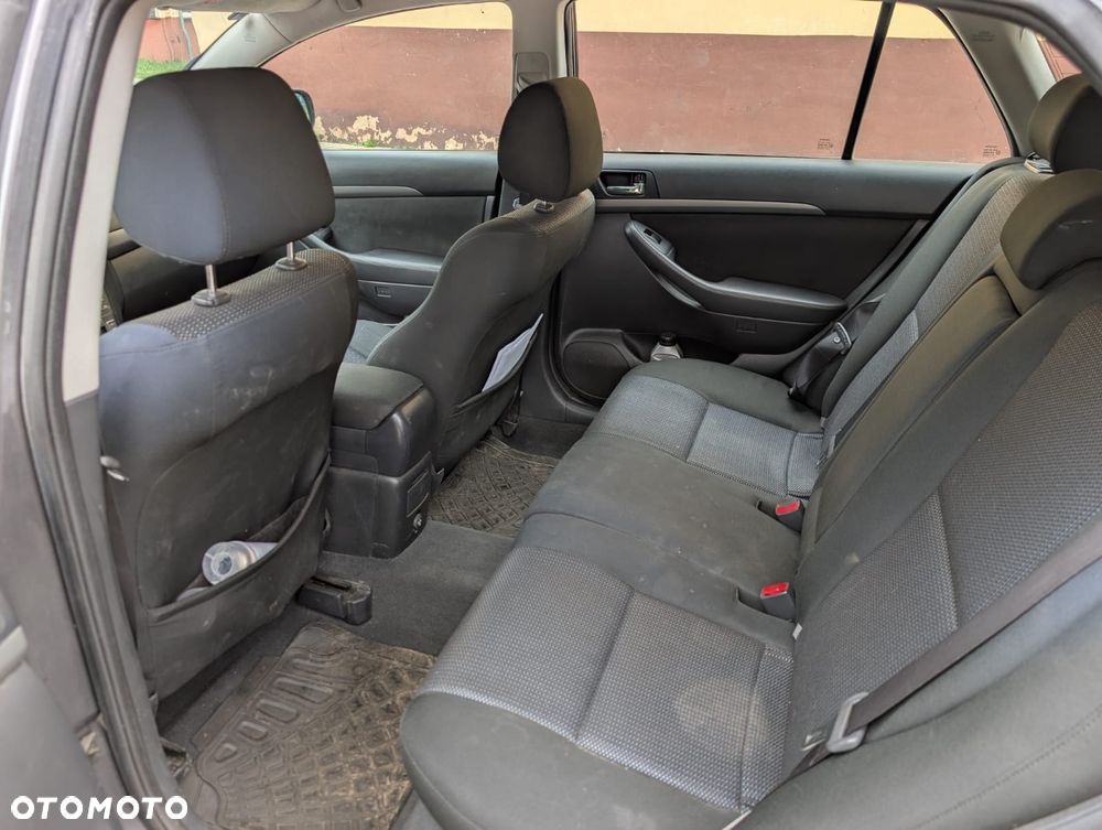 Toyota Avensis 2.0 D-4D Sol - 23