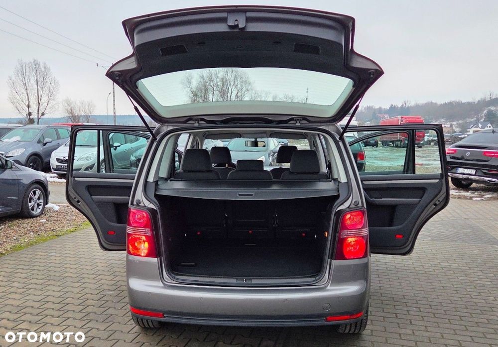 Volkswagen Touran - 32