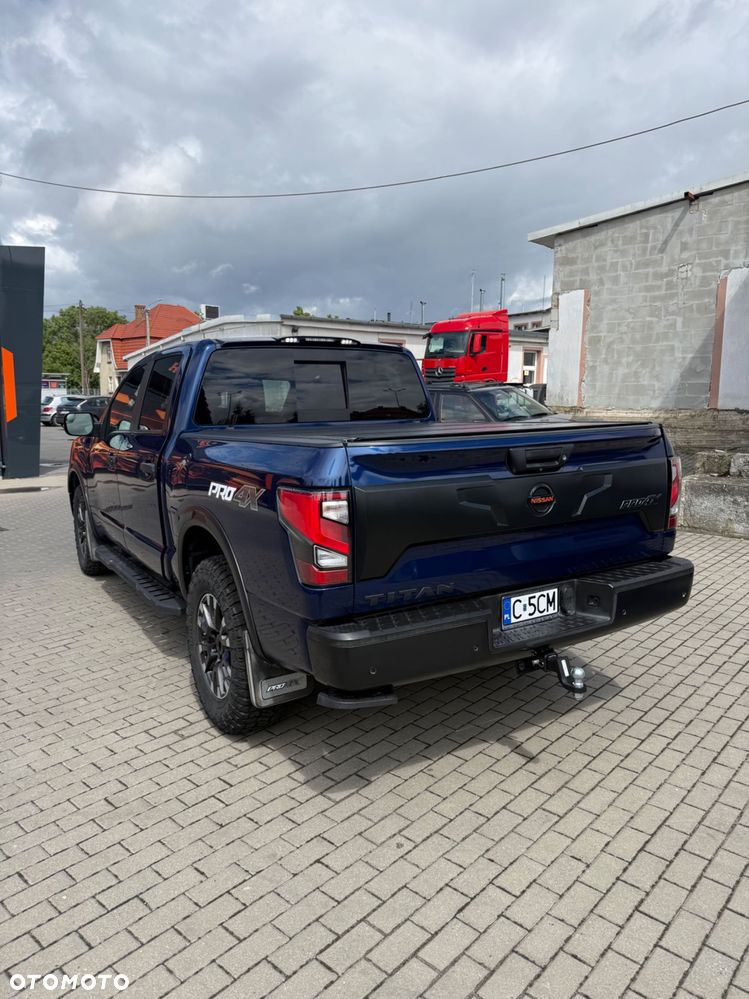 Nissan Titan - 1