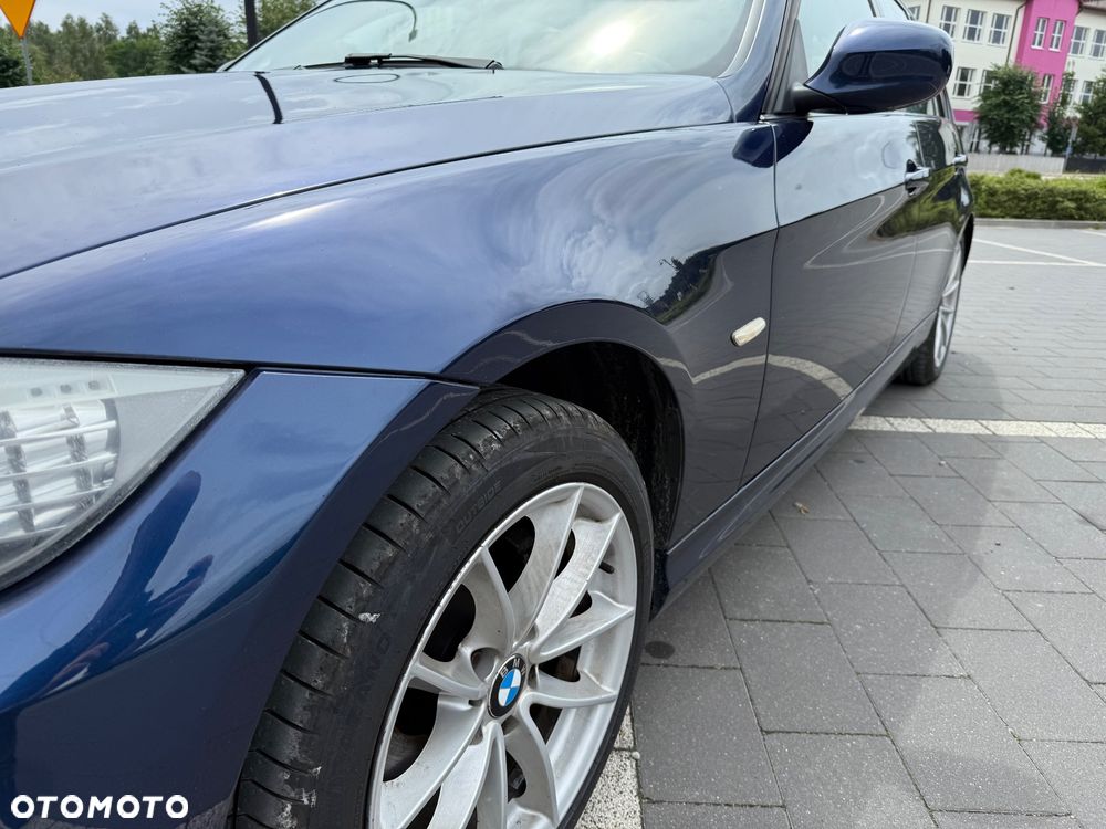 BMW Seria 3 318d DPF Touring Edition Lifestyle - 11