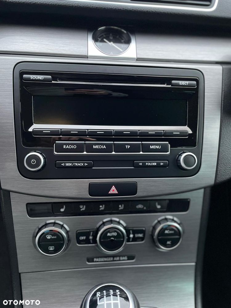 Volkswagen Passat 2.0 TDI BlueMotion Technology Highline - 28