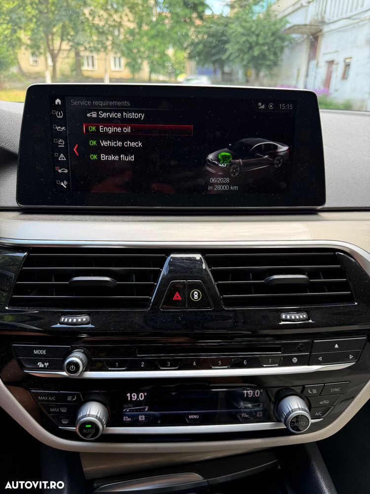 BMW Seria 5 520d xDrive AT - 14