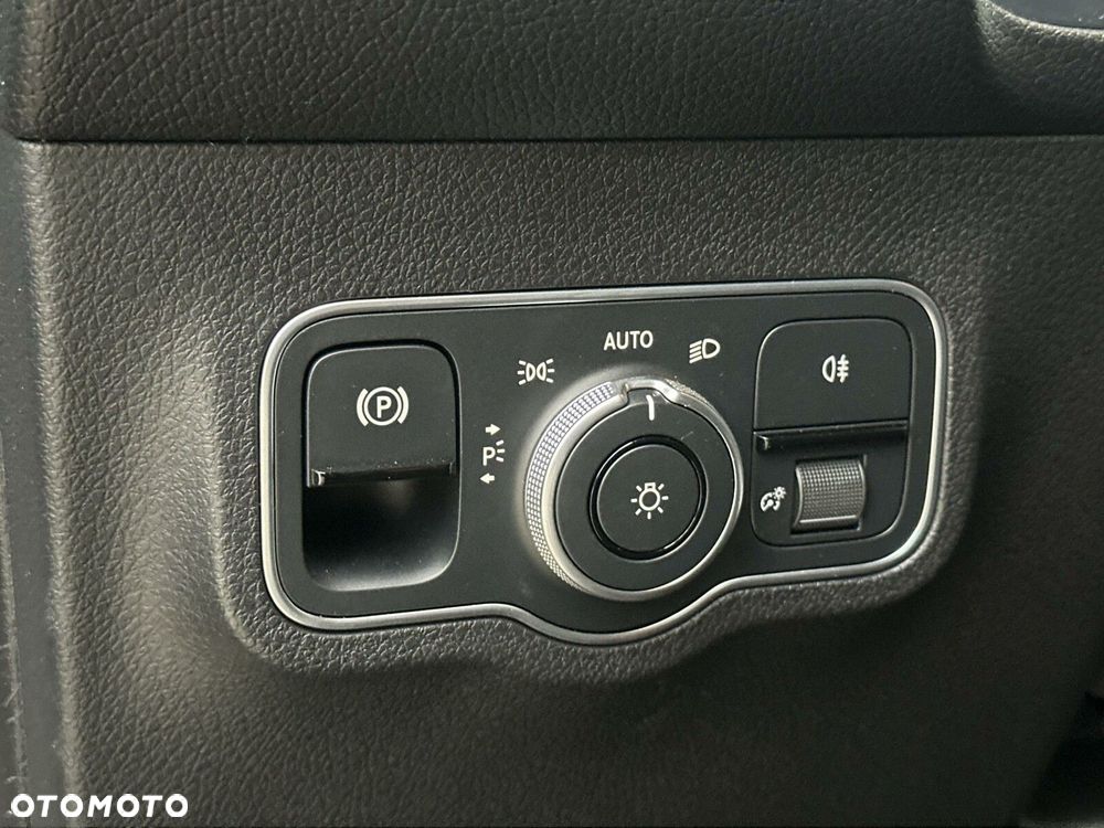 Mercedes-Benz GLB 200 Progressive 7G-DCT - 24