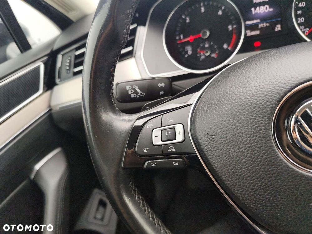 Volkswagen Passat - 20