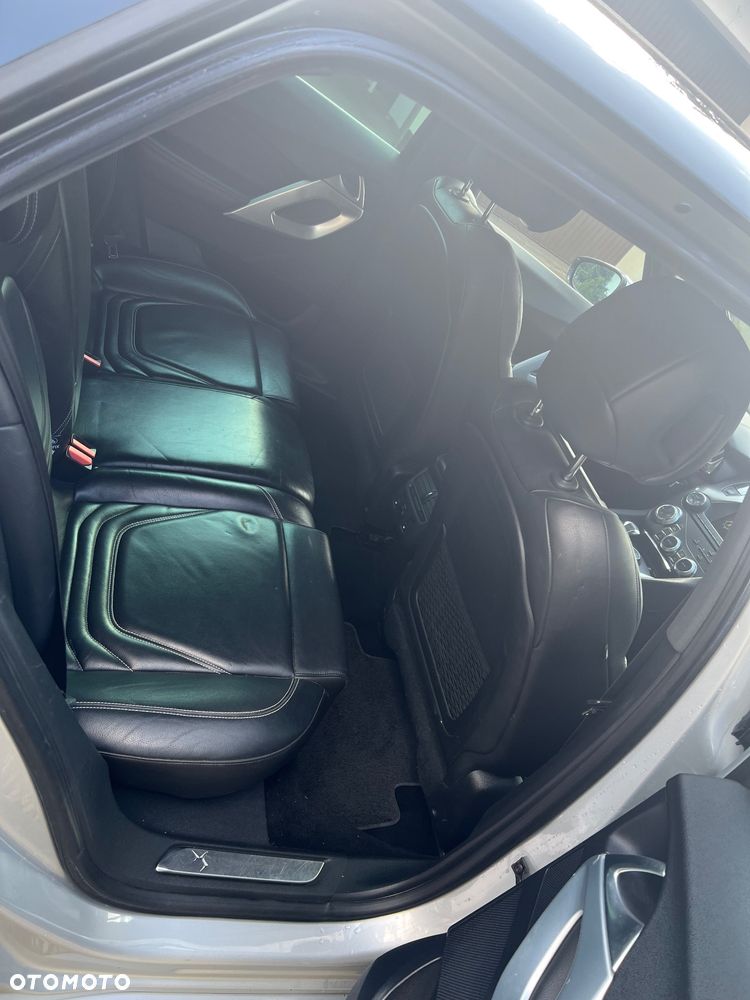 Citroën DS5 Hybrid4 Business Class - 25