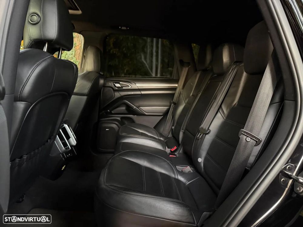 Porsche Cayenne Platinum Edition - 29