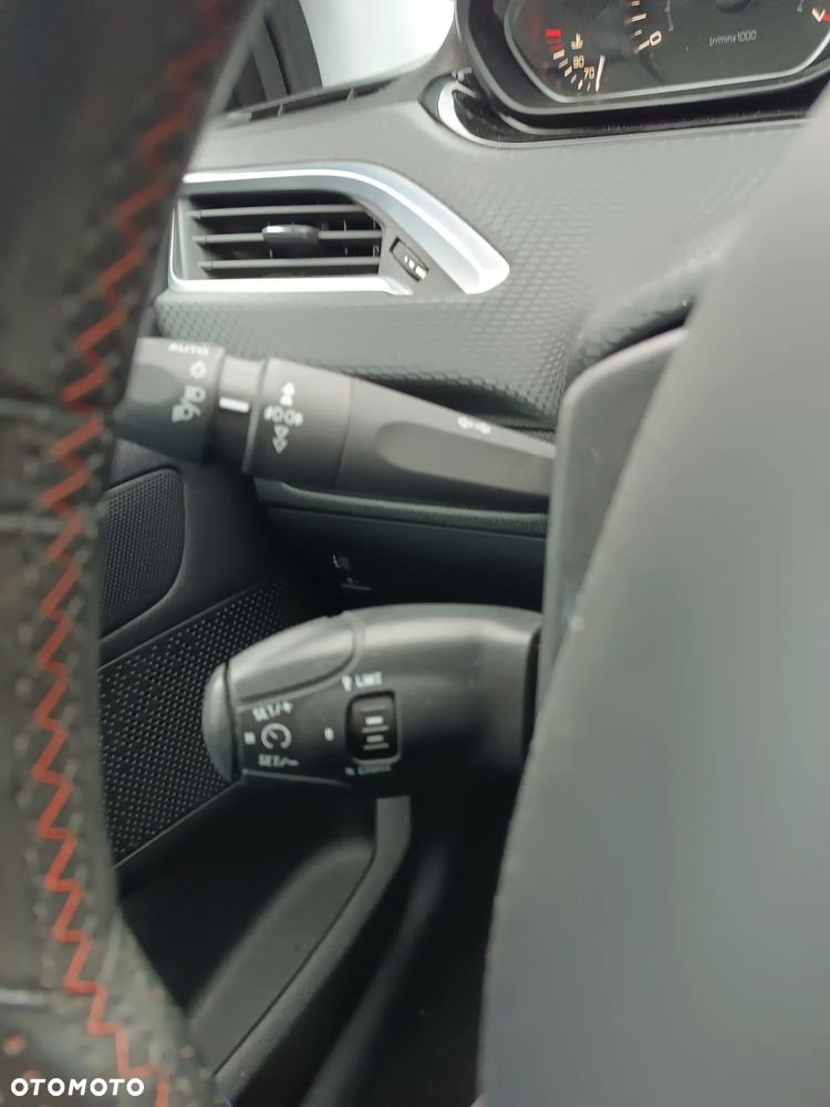 Peugeot 208 - 26