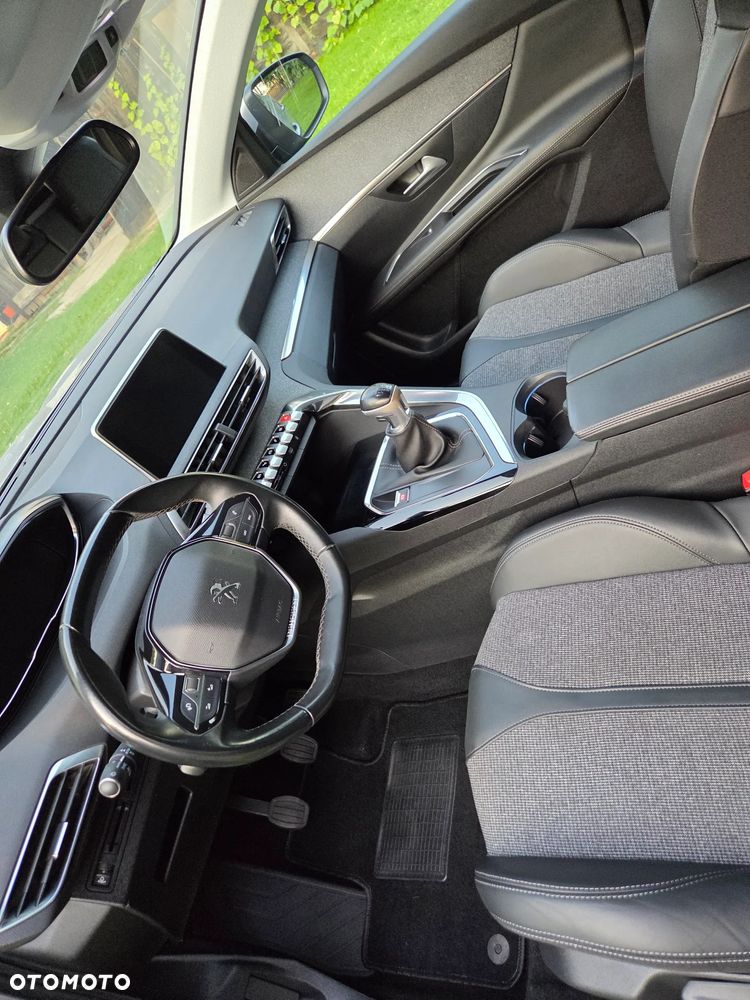 Peugeot 3008 1.5 BlueHDi Allure S&S - 18
