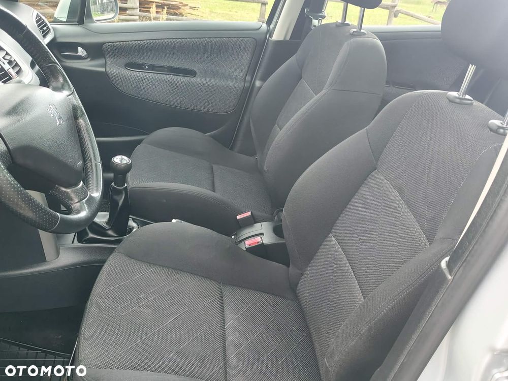 Peugeot 207 - 16