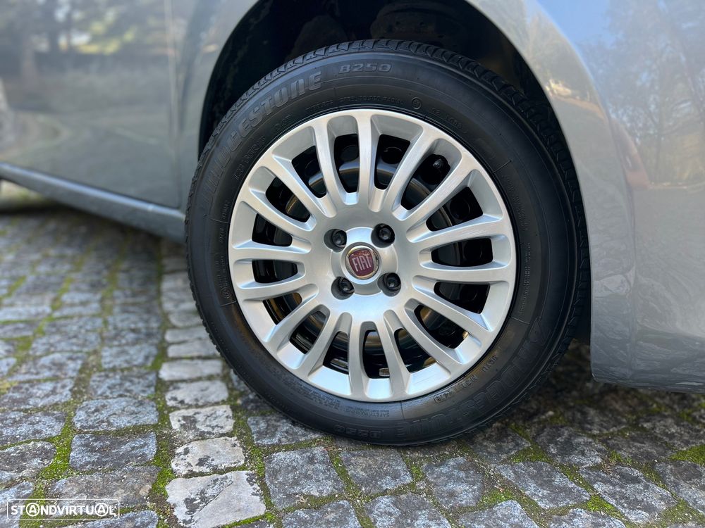 Fiat Grande Punto ver-1-4-8v-dualogic-dynamic - 3