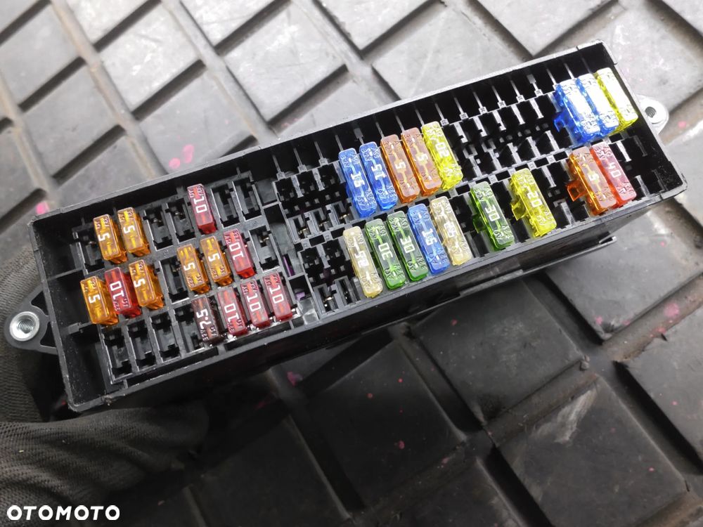 SKRZYNKA BEZPIECZNIKÓW VW GOLF V PLUS 1.4 FSI - 1