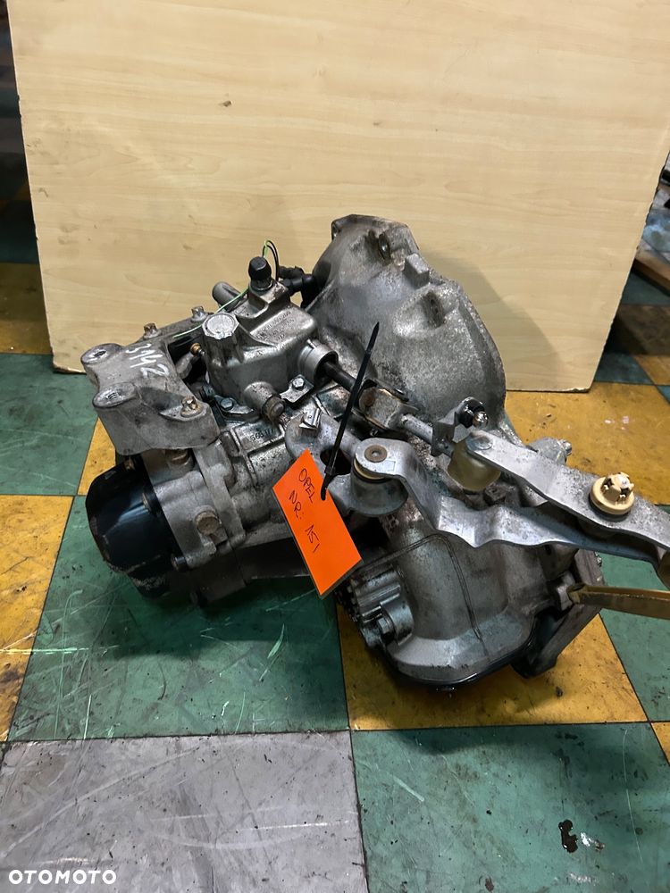 Opel  CORSA 1.4 A14XER SKRZYNIA MANUALNA   9YW429  nr 151 - 2