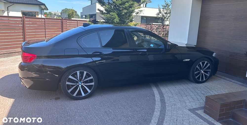 BMW Seria 5 528i xDrive - 25