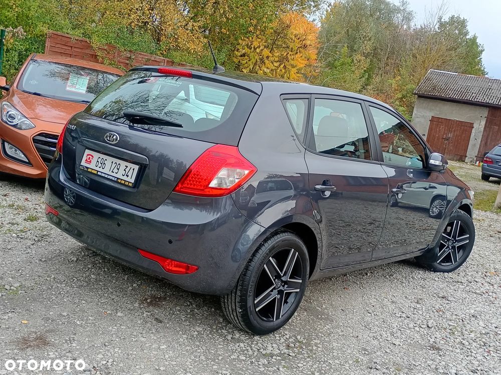 Kia Ceed - 4