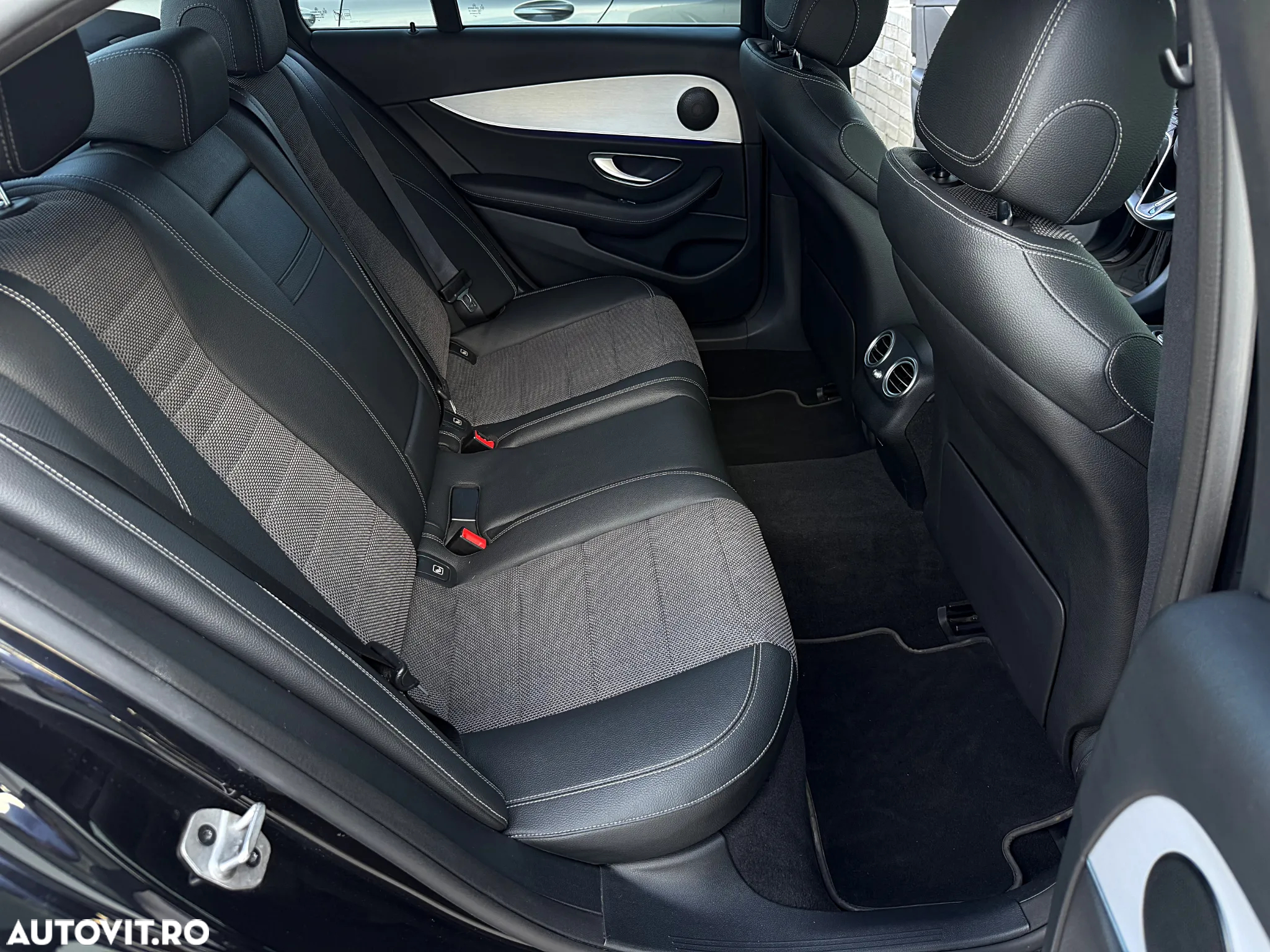 Mercedes-Benz E 300 de 9G-TRONIC AMG Line - 31