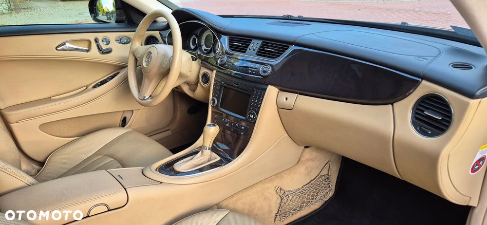 Mercedes-Benz CLS - 24