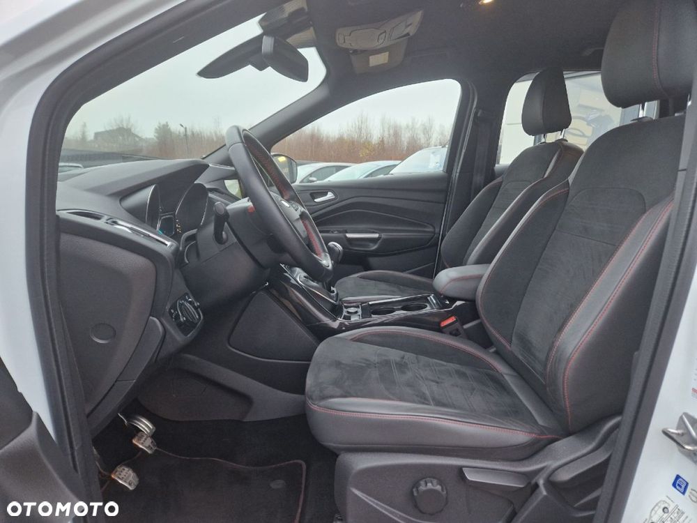 Ford Kuga 1.5 EcoBoost 2x4 ST-Line - 5