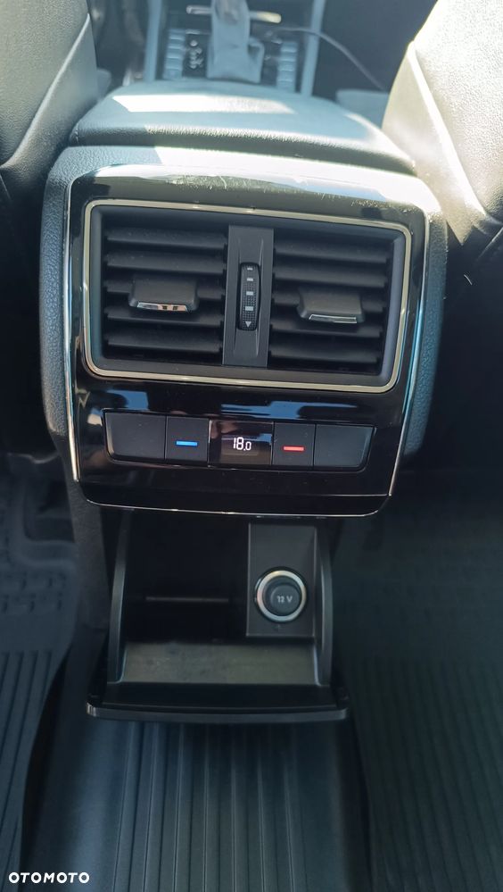 Skoda Superb 2.0 TDI DSG L&K - 26