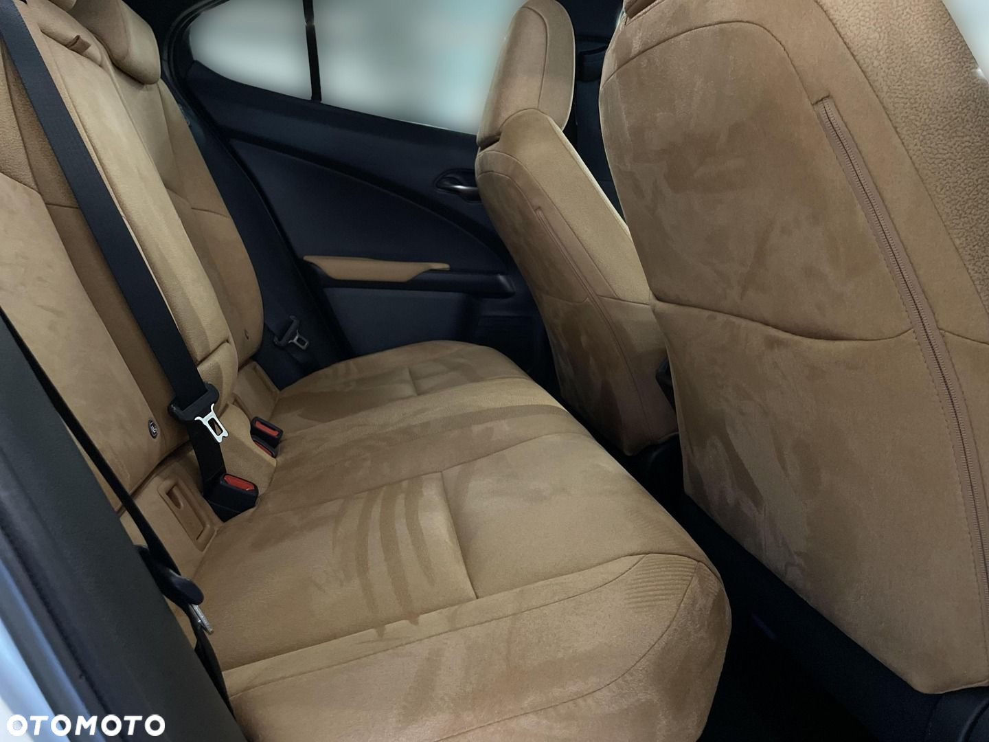 Lexus UX 300h Business - 17