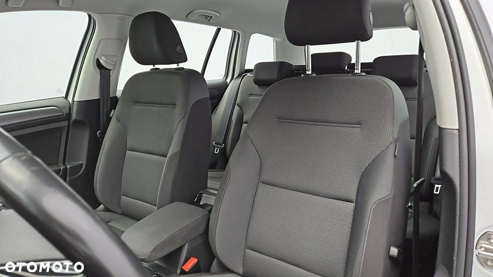 Volkswagen Golf - 11