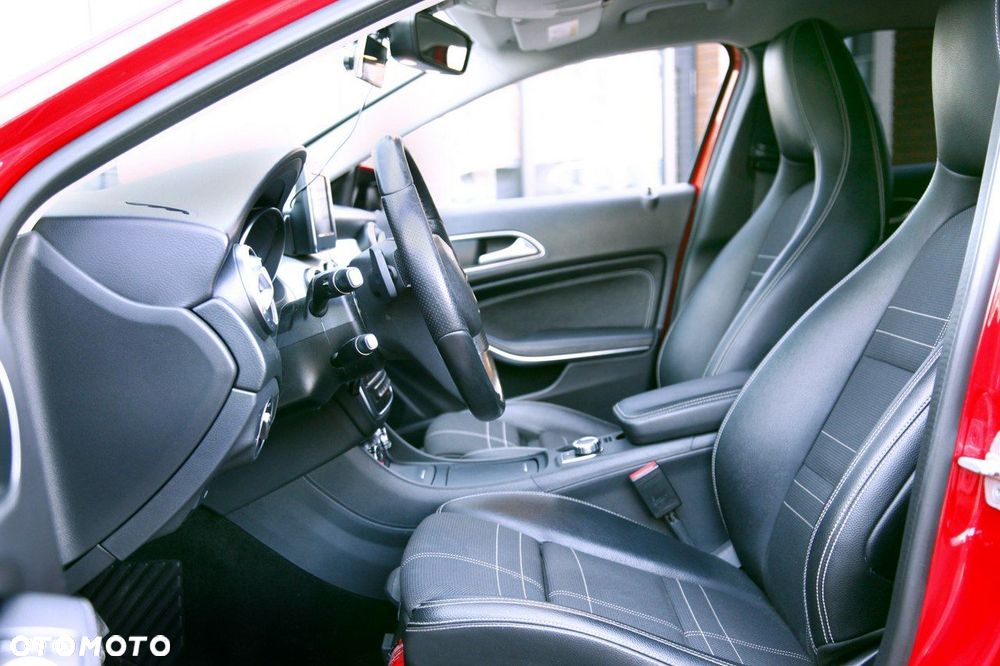 Mercedes-Benz GLA 180 7G-DCT Style - 14