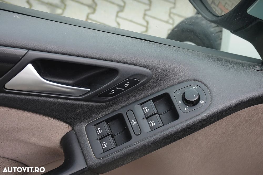 Volkswagen Golf 1.6 TDI DPF Comfortline - 9