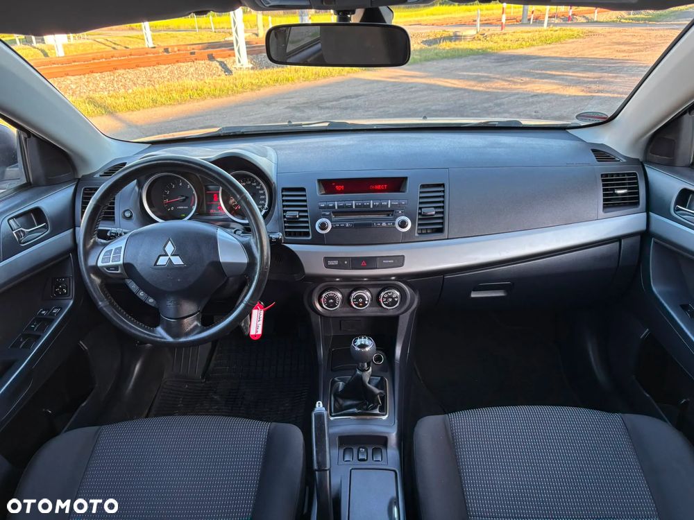 Mitsubishi Lancer 1.6 Invite - 10