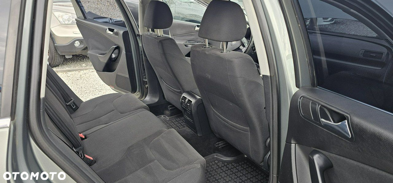 Volkswagen Passat - 29