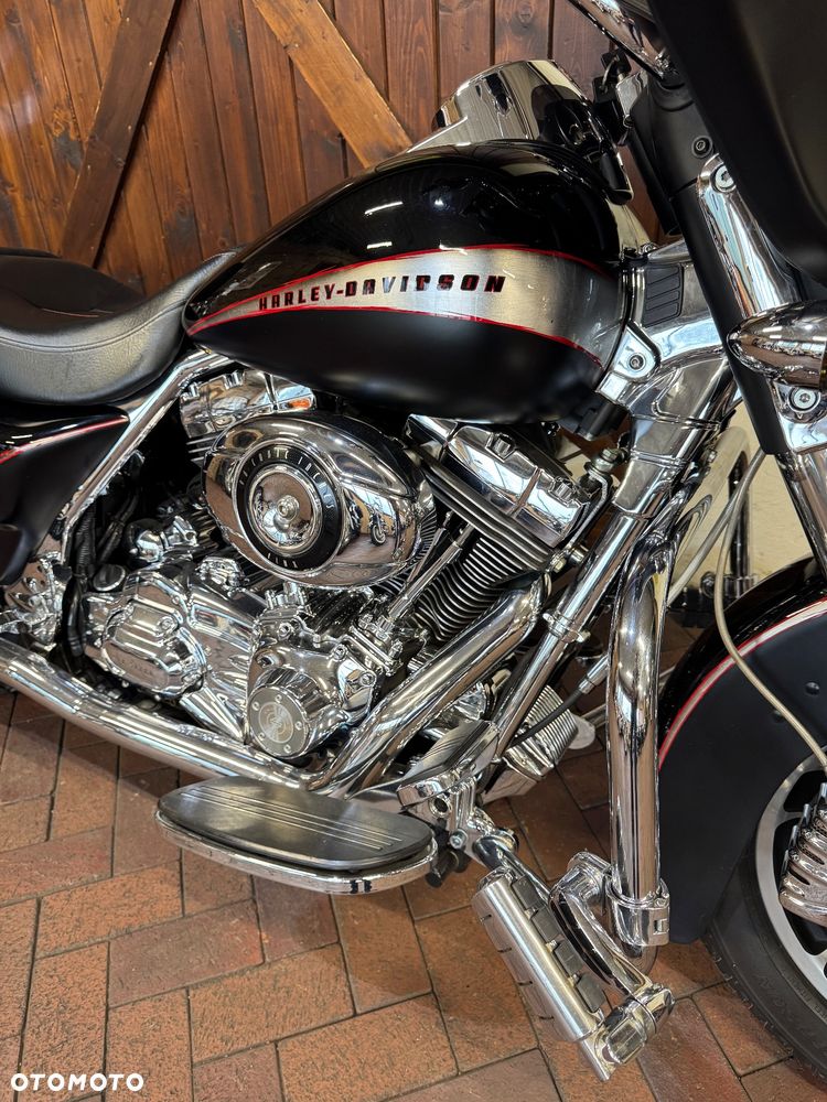 Harley-Davidson Touring Street Glide - 24