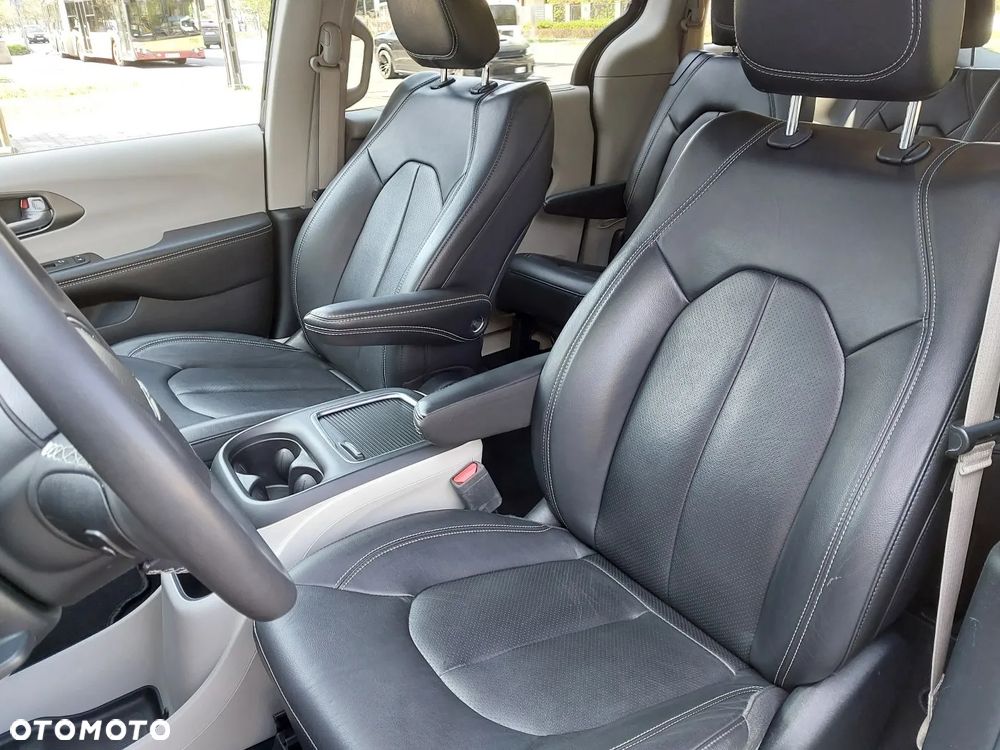 Chrysler Pacifica - 14