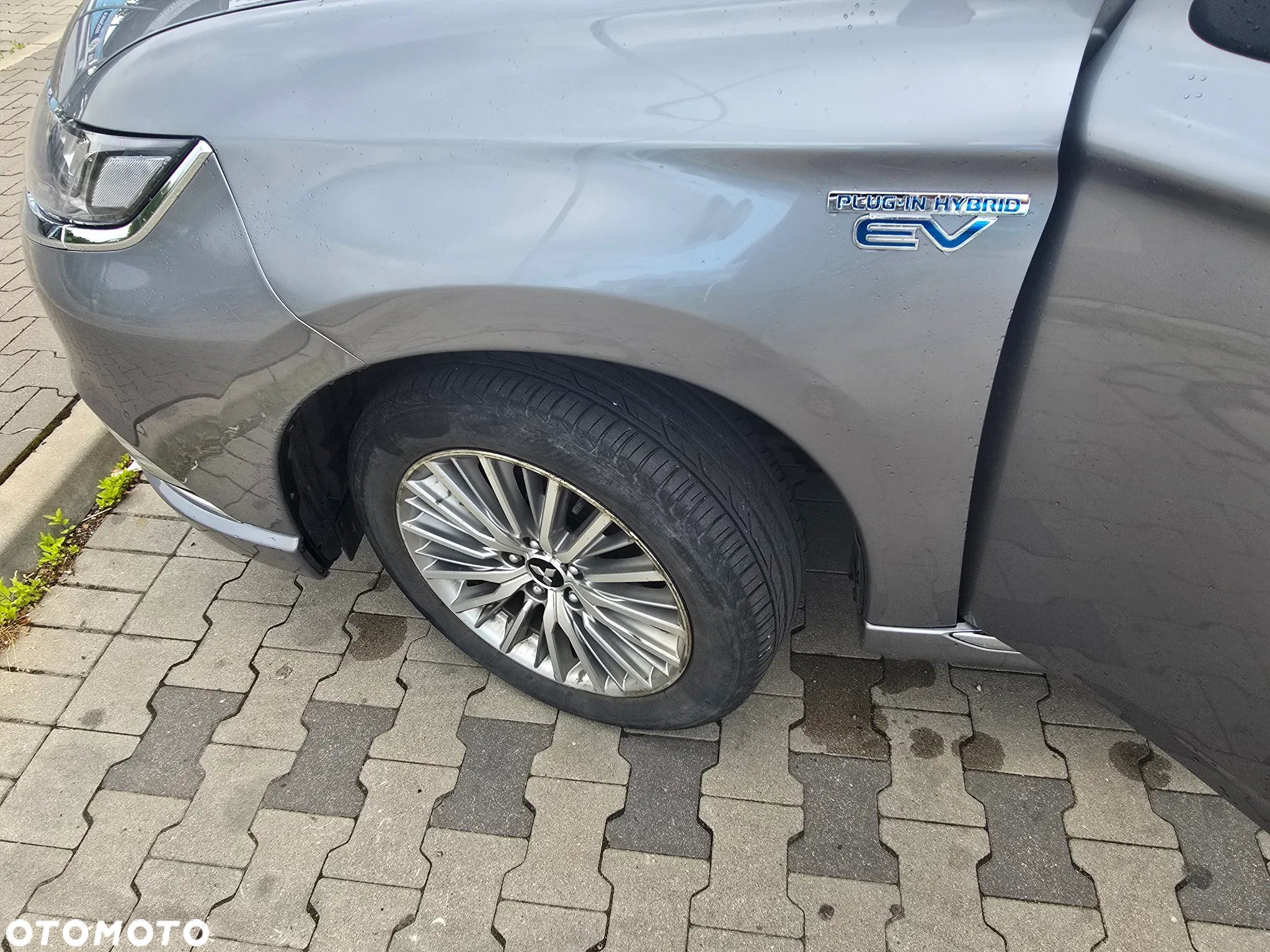 Mitsubishi Outlander 2.0 4WD Plug-In Hybrid Top - 11