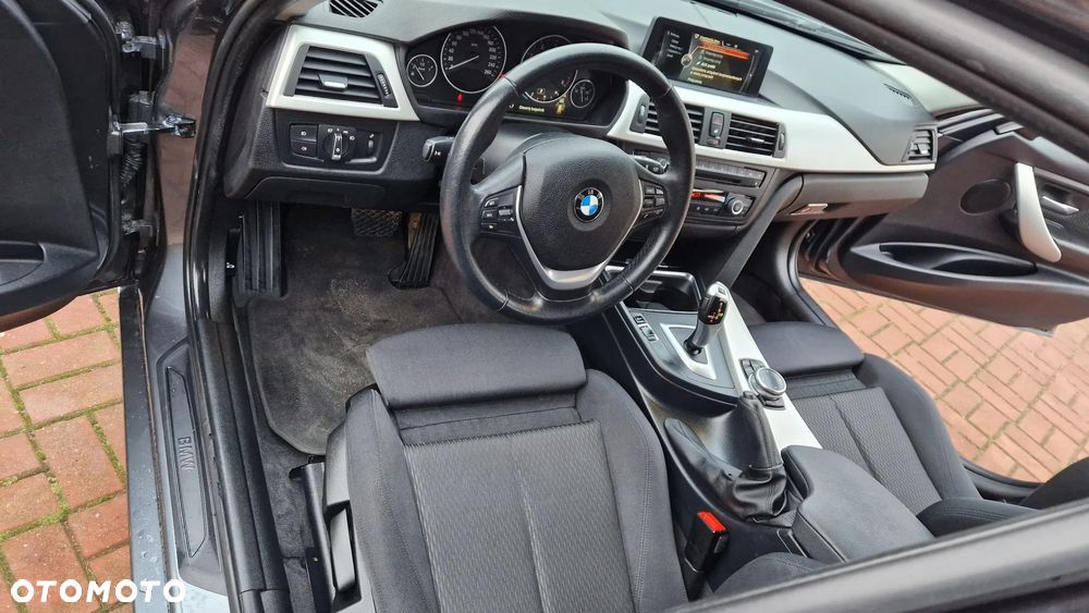 BMW Seria 3 320d Sport Line - 30