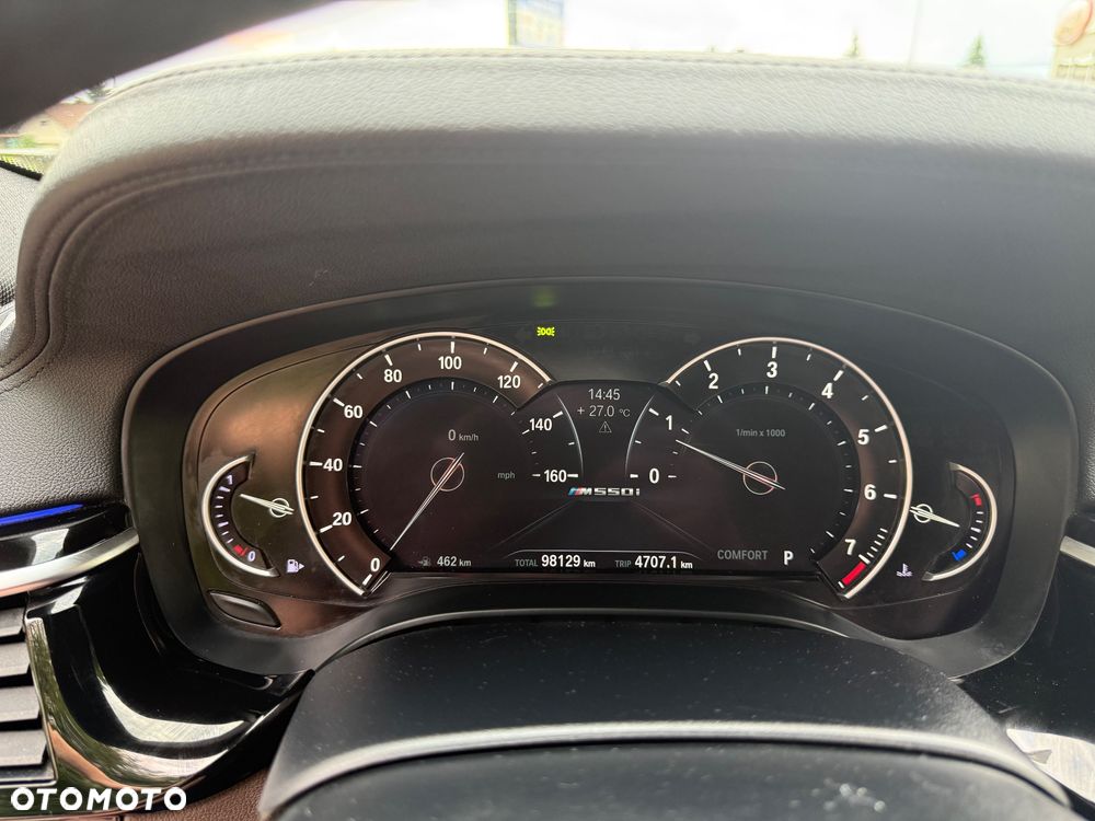 BMW Seria 5 M550i xDrive sport - 11