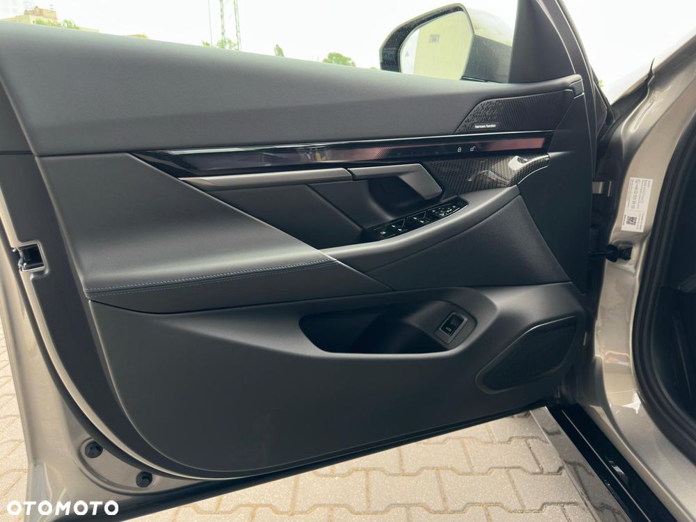 BMW Seria 5 530e xDrive PHEV - 15