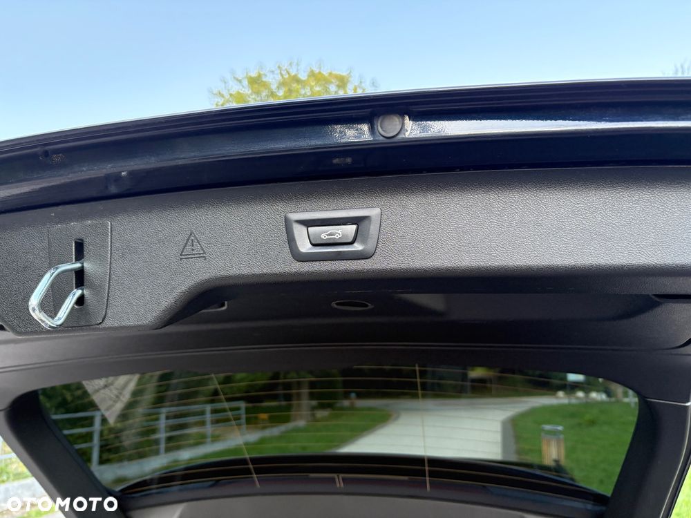 BMW Seria 5 520d xDrive Touring M Sport Edition - 23
