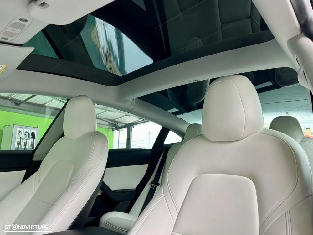Tesla Model 3 Standard Range Plus RWD — fotografia 8