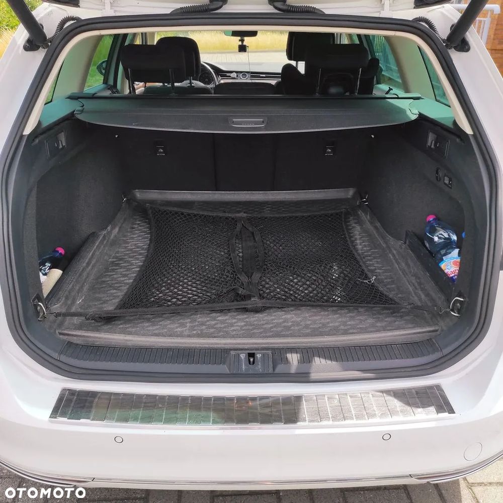 Volkswagen Passat Variant 2.0 TDI SCR DSG Highline - 24