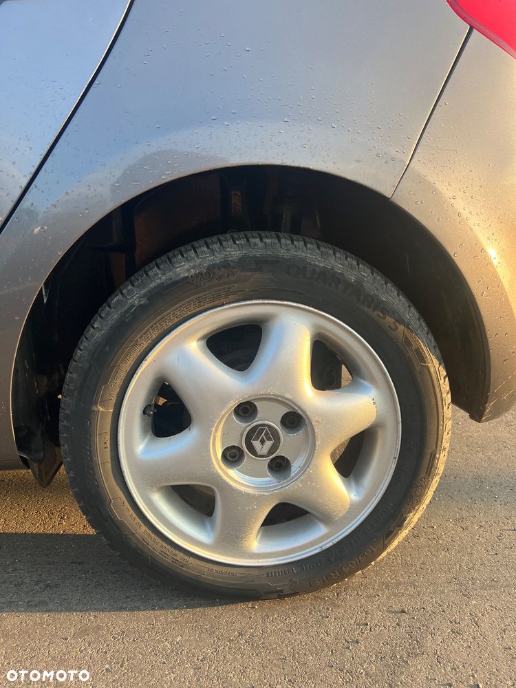 Renault Clio 1.2 16V Alize - 12