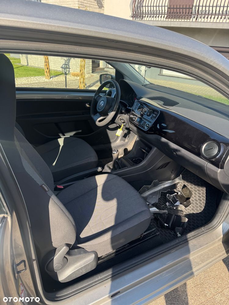 Volkswagen up! Active - 19