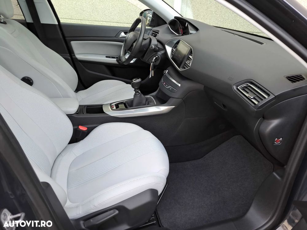 Peugeot 308 BlueHDi 130 Stop & Start Allure Business-Paket - 24