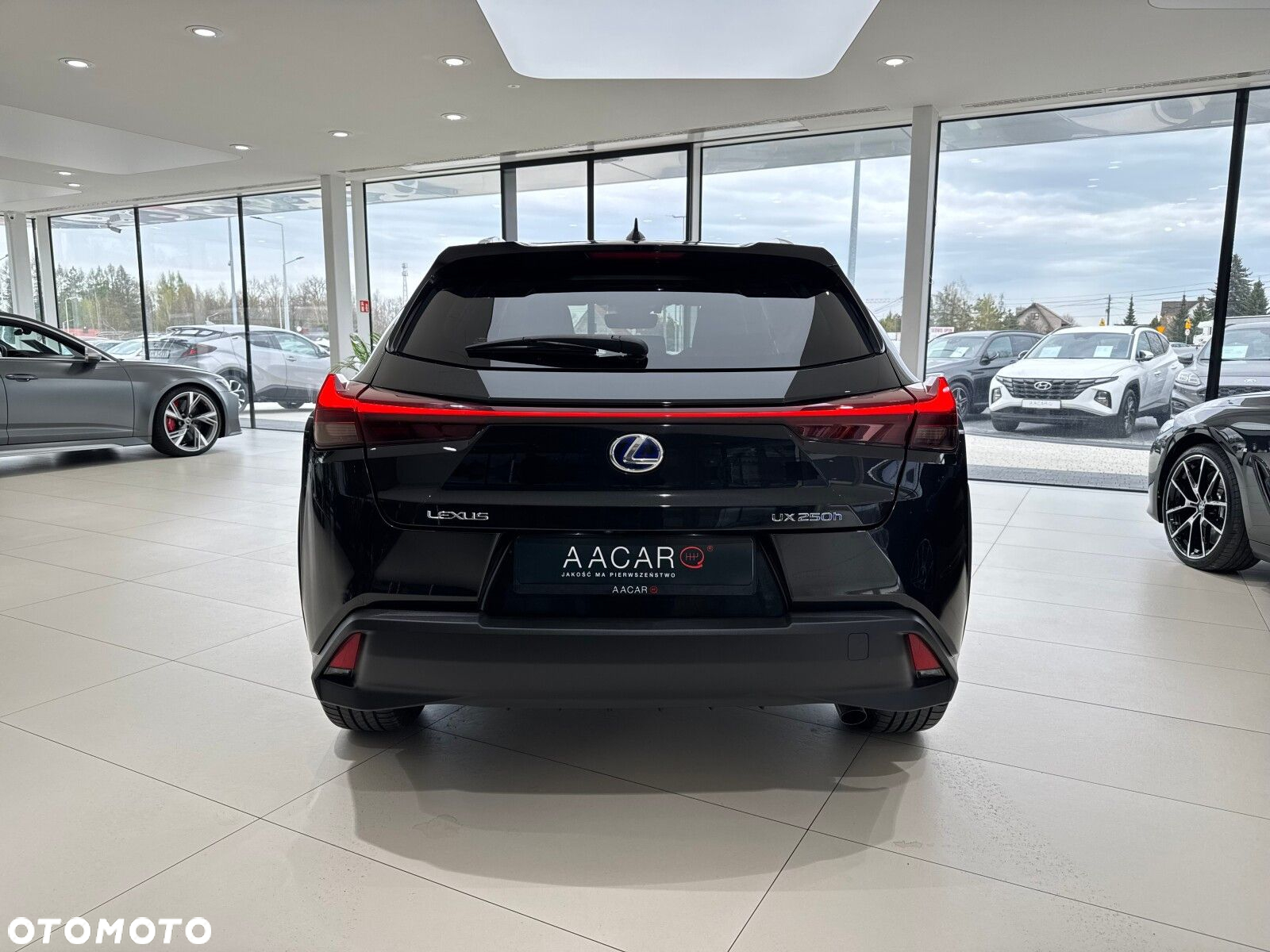 Lexus UX - 4
