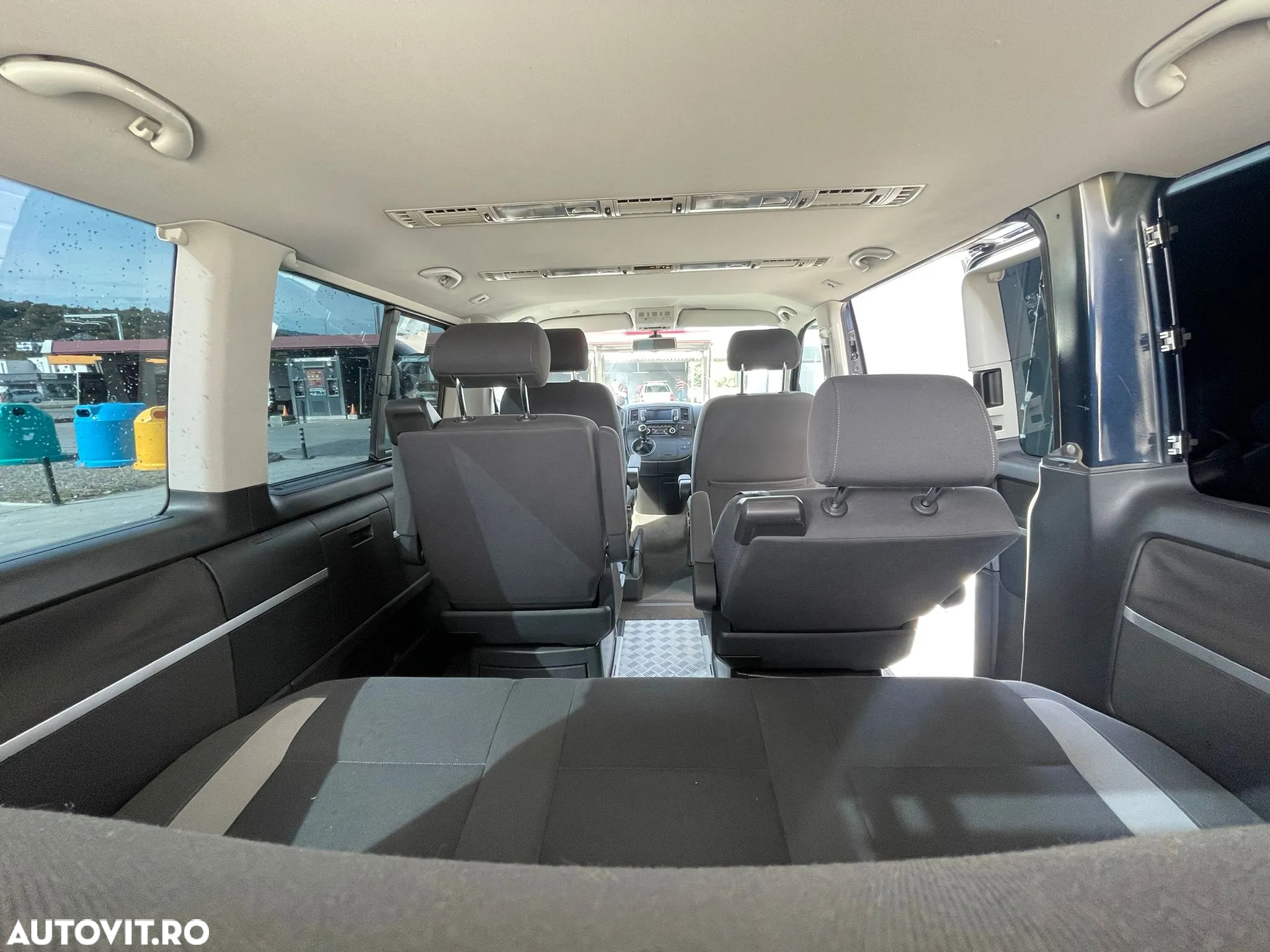Volkswagen Multivan - 13