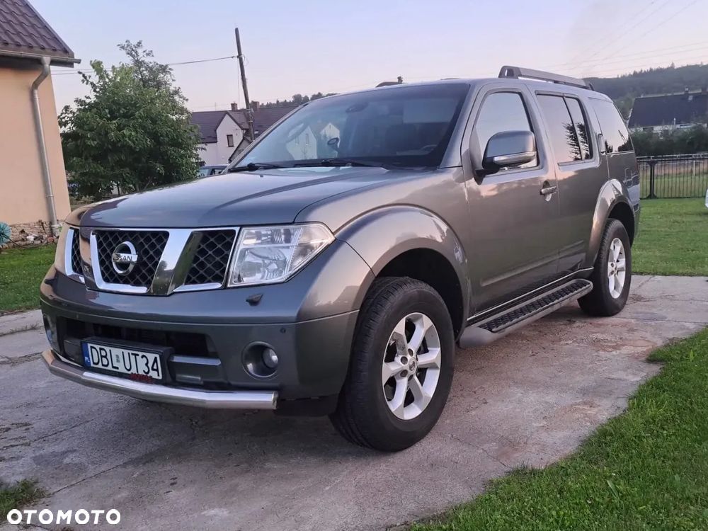 Nissan Pathfinder 2.5 D LE - 3